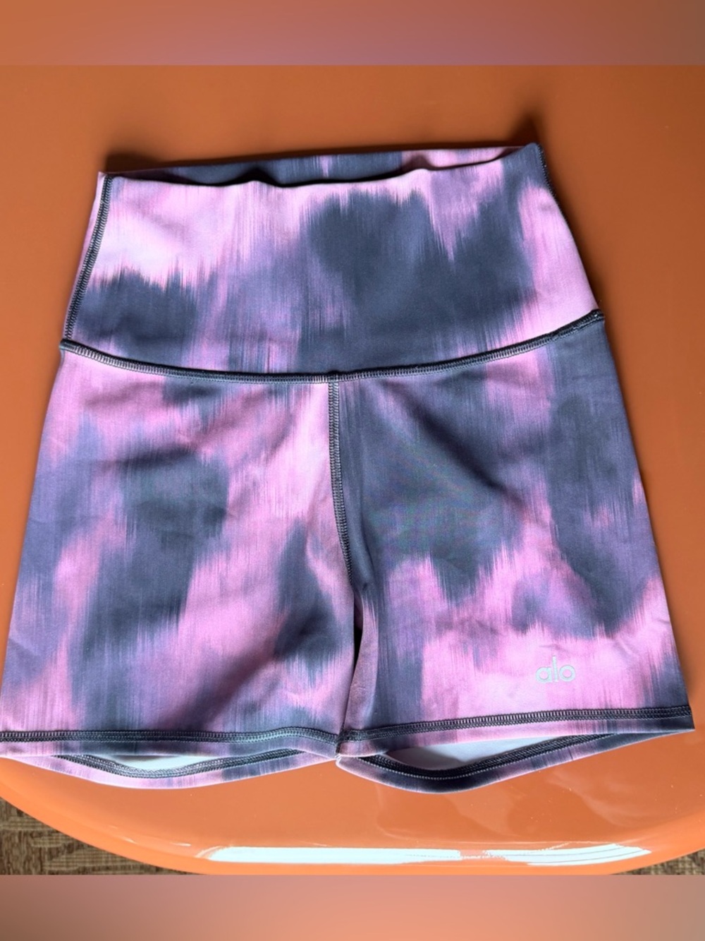 ALO Yoga Vapor High Waist Aurora Shorts - XS